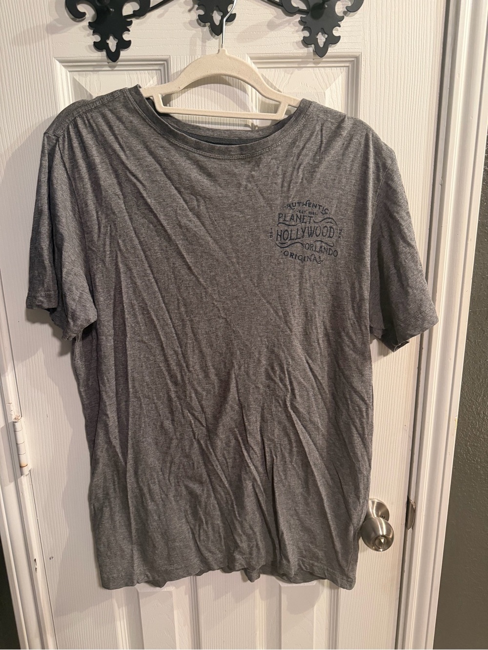 Planet Hollywood Men's Short-Sleeve Graphic Tee in Gray